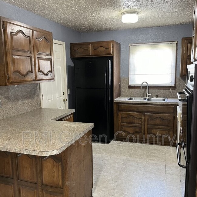 Building Photo - 4547 E Young Ct