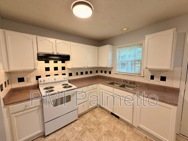 Building Photo - 119 Chatham Forest Cir