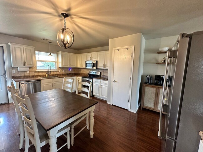 Building Photo - For Rent: Charming 3 Bed, 2 Bath Home in M...