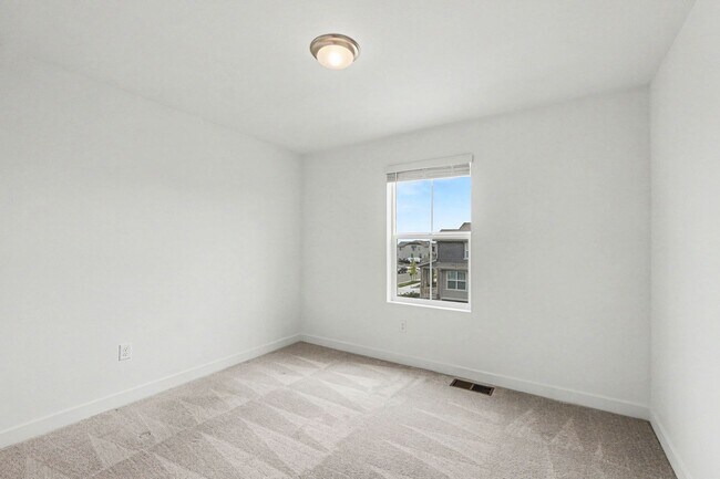 Building Photo - 5457 Inland Ave