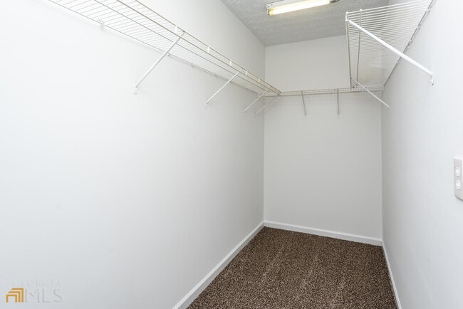 Building Photo - 246 Village Square Dr