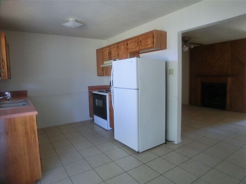 Building Photo - 302 Sorrell Dr