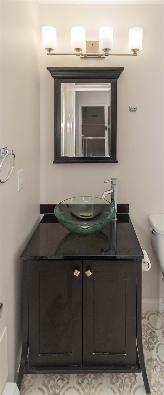 Building Photo - 11 Fishkill Glen Dr