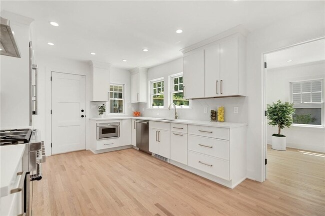 Building Photo - 14 Coralyn Rd