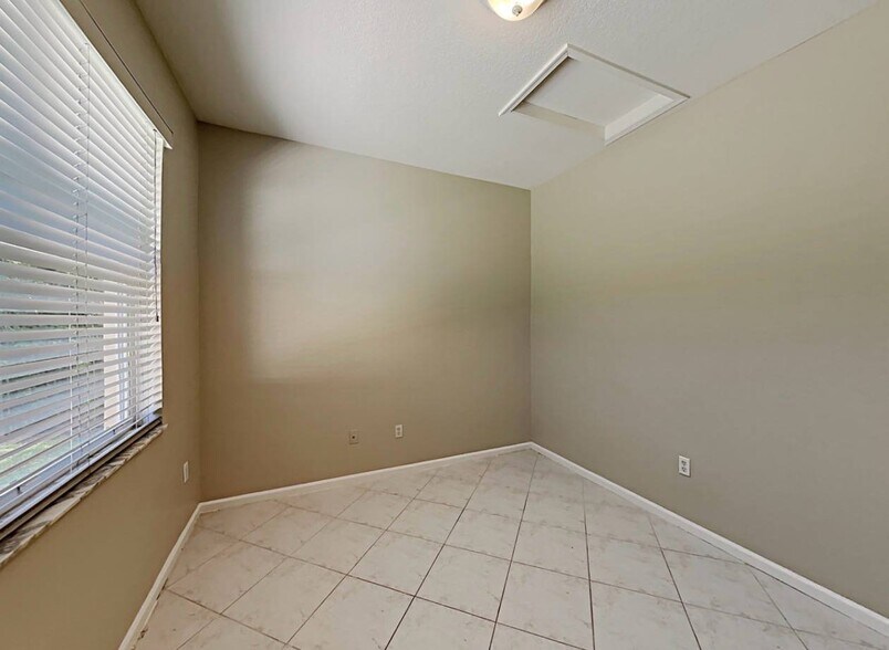 Building Photo - 17113 SW 49th Pl