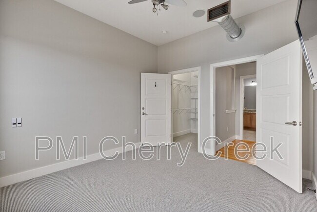 Building Photo - 10111 Inverness Main St