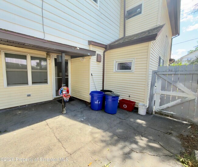 Building Photo - 512 Emmett St