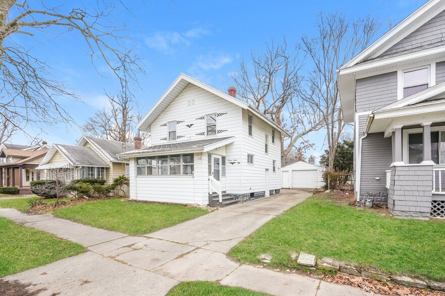 Building Photo - 1115 E Dayton St