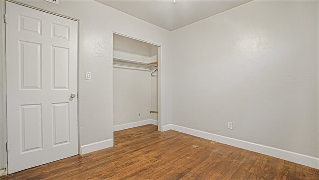 Building Photo - 5518 Riviera Dr