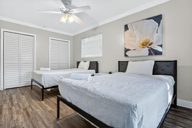 Building Photo - 2423 NE 202nd St