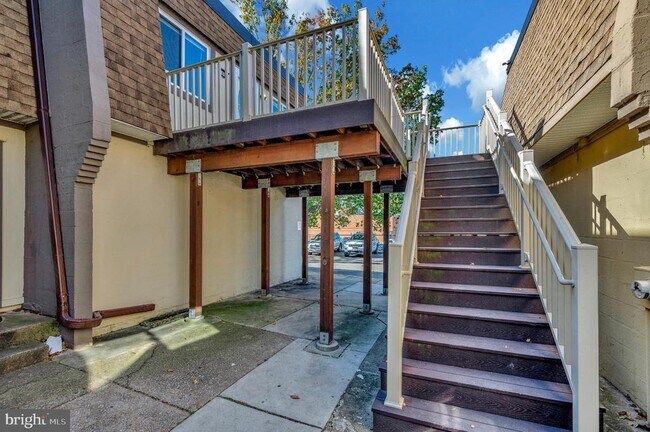 Building Photo - 3890 Mariposa Pl