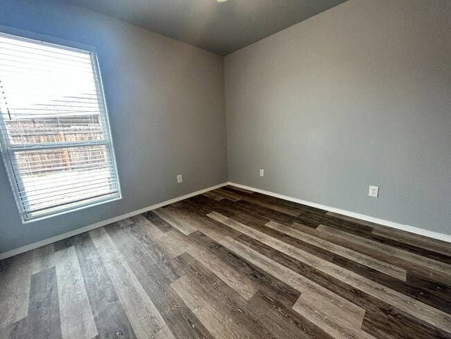 Building Photo - 1107 N Englewood Ave