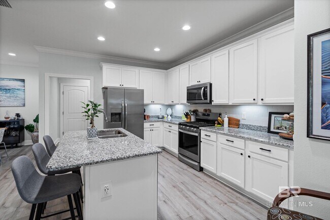 Building Photo - 204 Holmes Ave