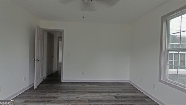 Building Photo - 9195 Hannahs Crossing Dr