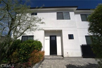 Building Photo - 18919 Gault St