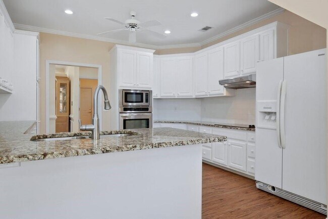Building Photo - 4009 Treemont Ln