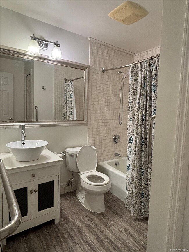 Building Photo - 508 Central Park Ave