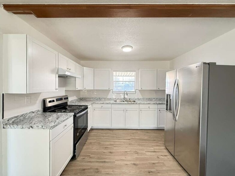 Building Photo - 317 E Lindbergh Blvd