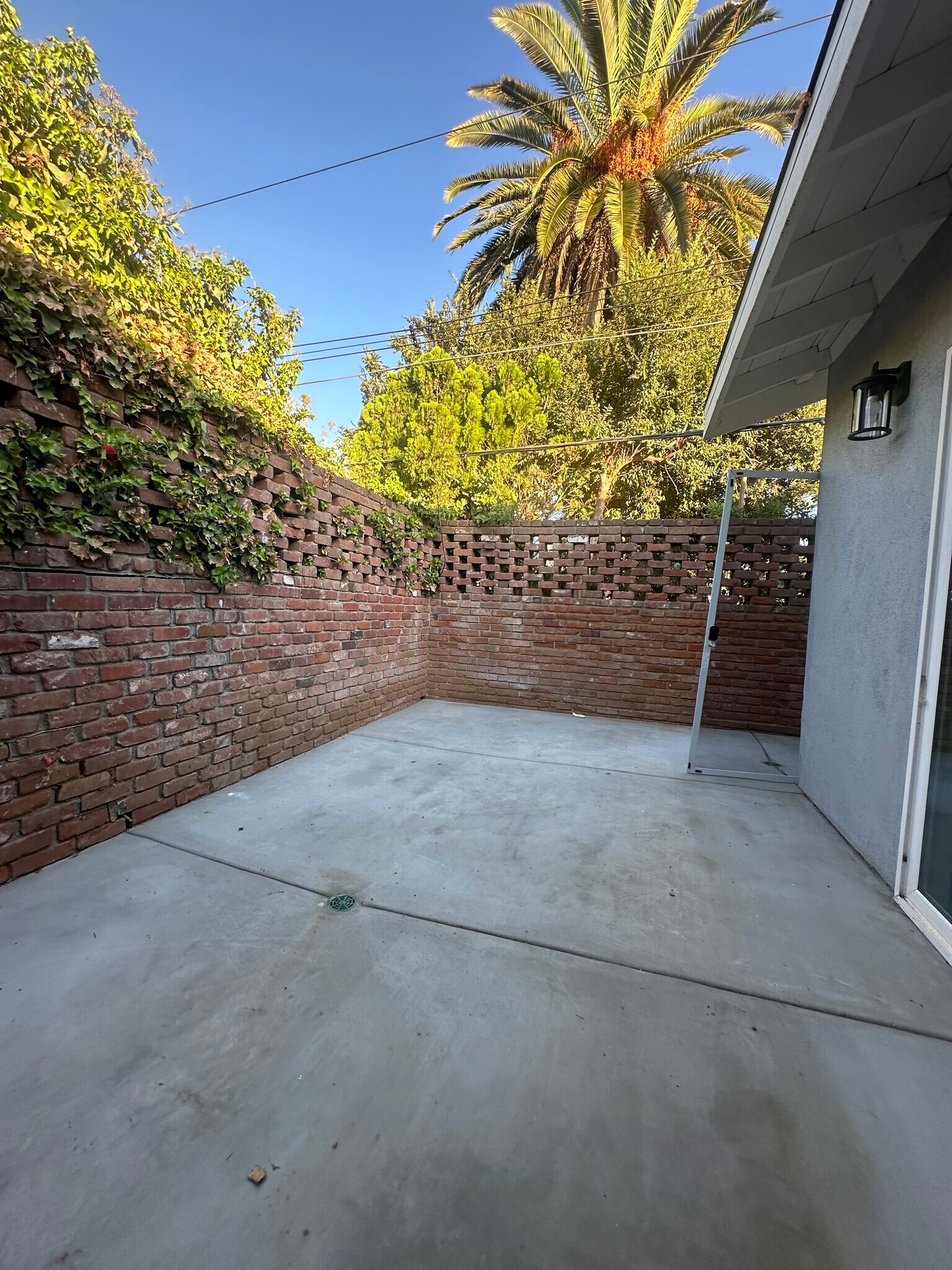 Building Photo - 2038 Bronson Way