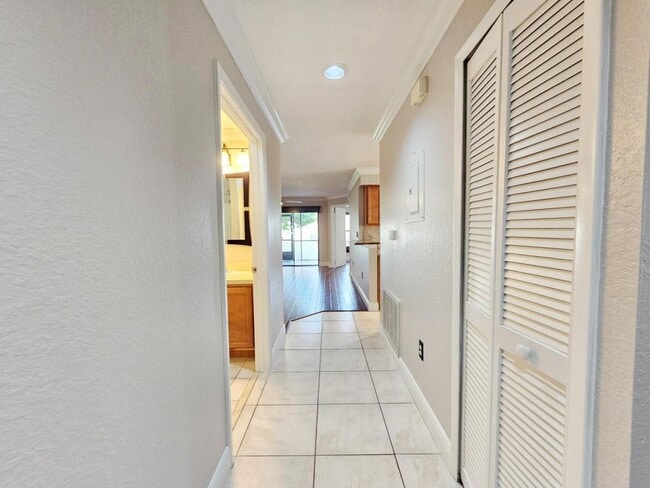 Building Photo - 7838 Sugar Bend Dr