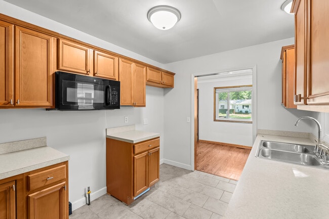 Building Photo - 5323 Winona Dr