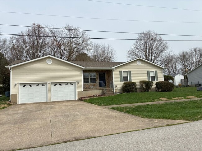 Building Photo - **NEW PRICE**   **New Paint**   **New Carpet**  Ready for YOU!!