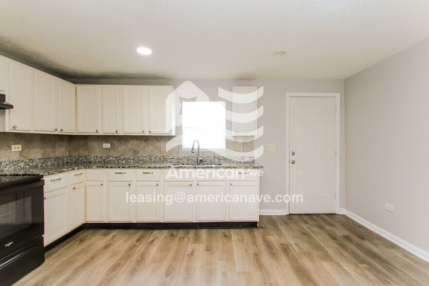 Building Photo - 3050 S State Ave