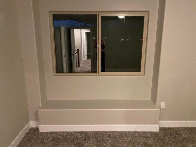Building Photo - Wonderful 3 Bedroom Townhome. Water, sewer and garbage included.