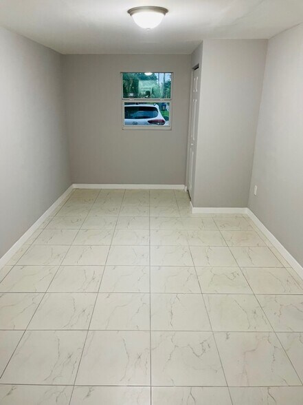Building Photo - 1704 N 32nd Ct