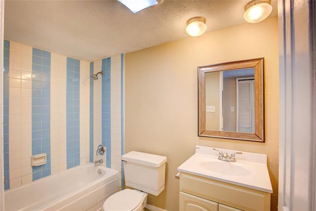 Building Photo - 6901 Sandybrook Dr