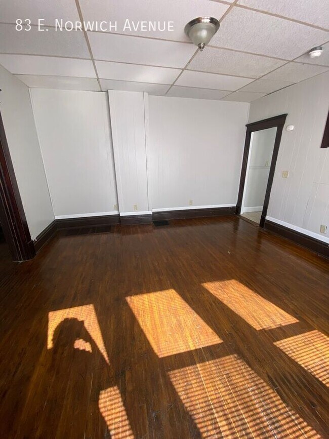 Building Photo - 83 E Norwich Ave