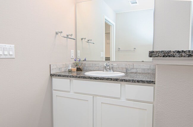 Building Photo - 6903 Tin Trl