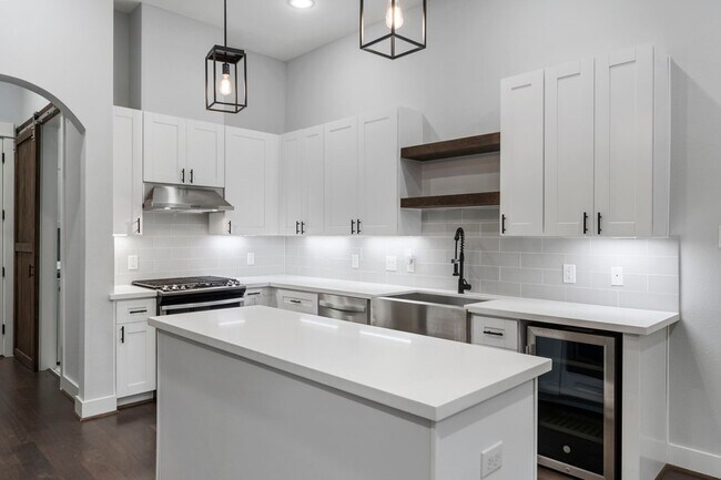 Building Photo - 113 Coronado St