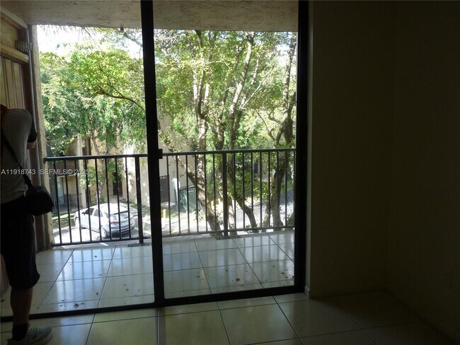 Building Photo - 14415 N Kendall Dr