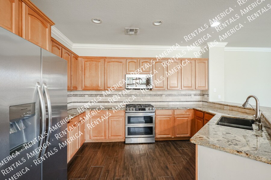 Building Photo - 3920 E Remington Dr