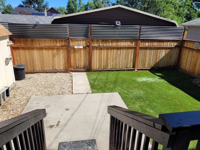 Building Photo - Home Near Downtown Boise!