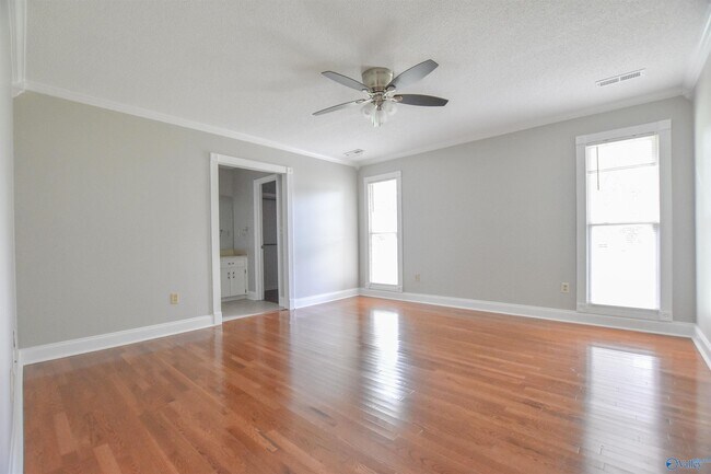 Building Photo - 150 Whisperwood Ln