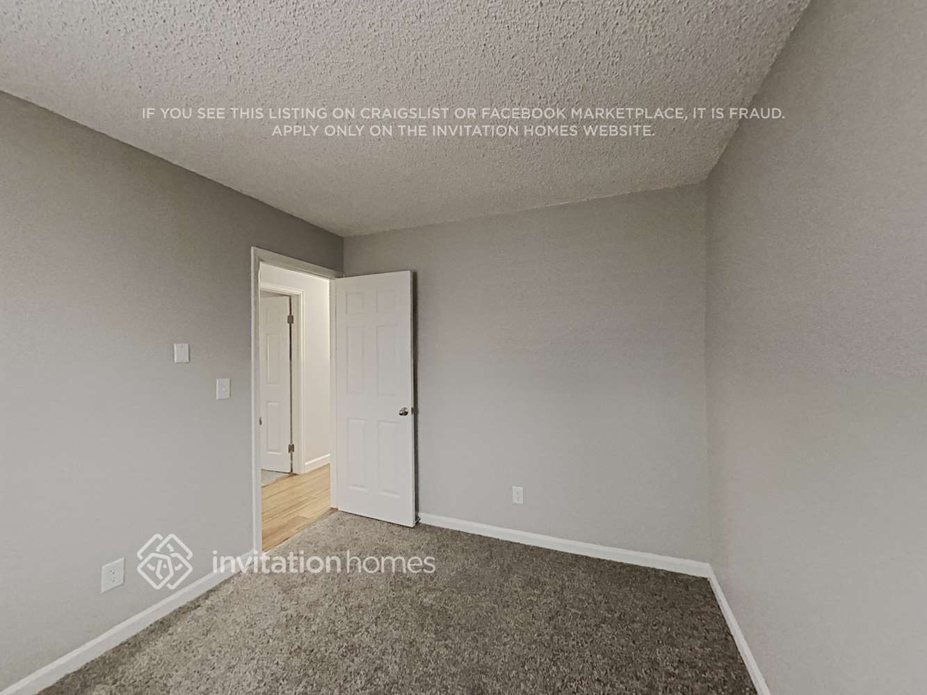 Building Photo - 3852 S Olathe Cir