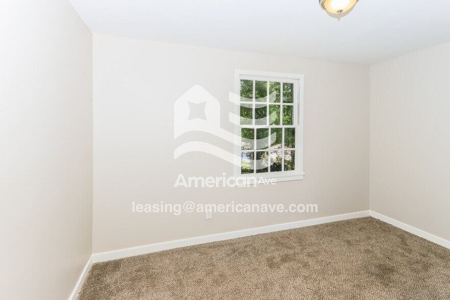 Building Photo - 4582 Shadow Lawn Dr