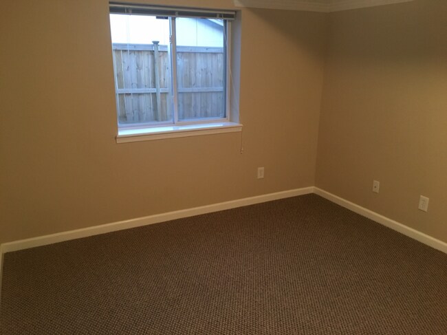 Building Photo - FANTASTIC FAMILY HOME! GREAT LOCATION!