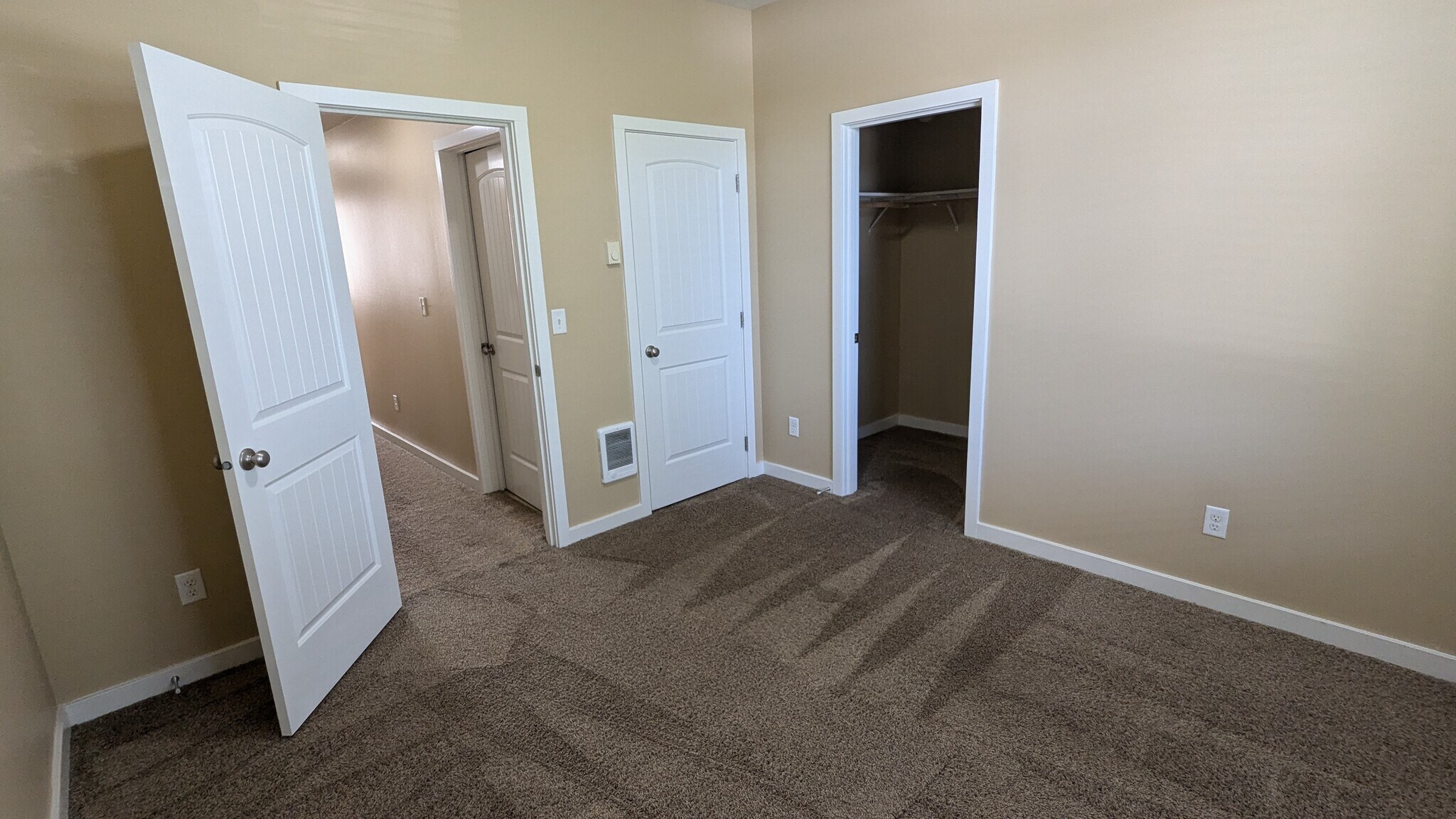 Building Photo - 10425 NE 5th Cir