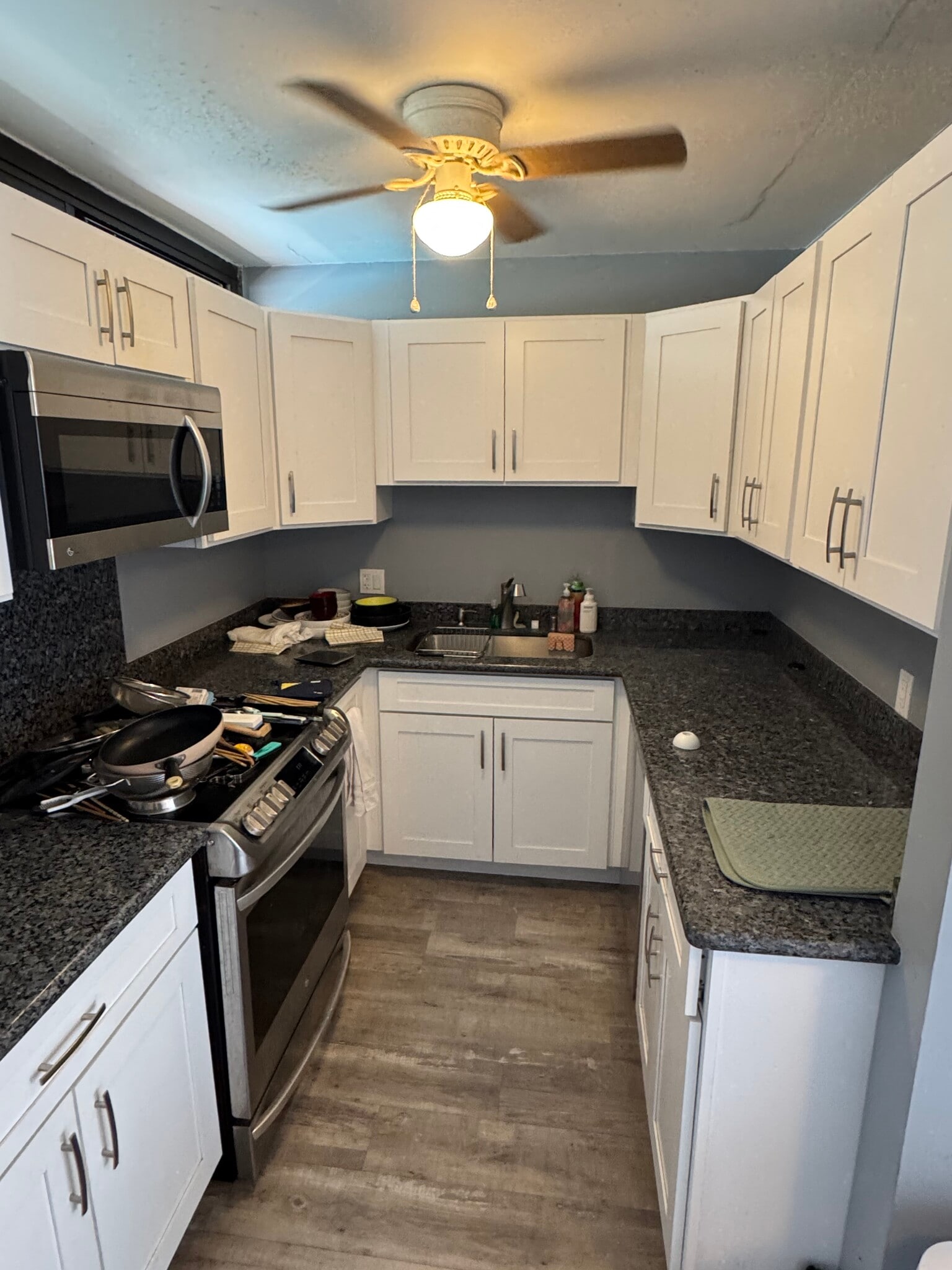 Full Kitchen - 1088 Bishop St