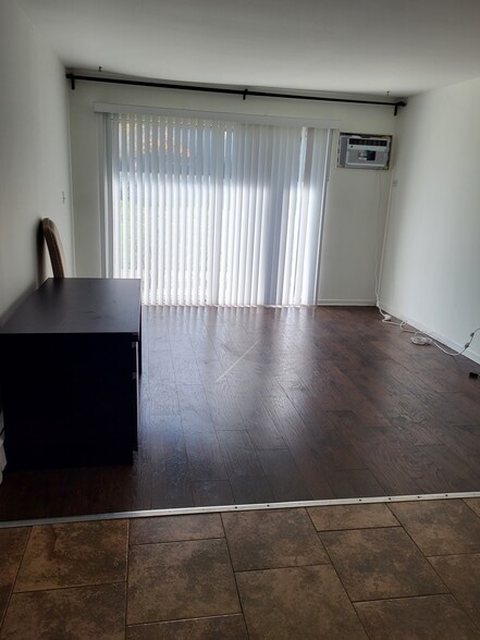 Livingroom - 16W470 Lake Dr