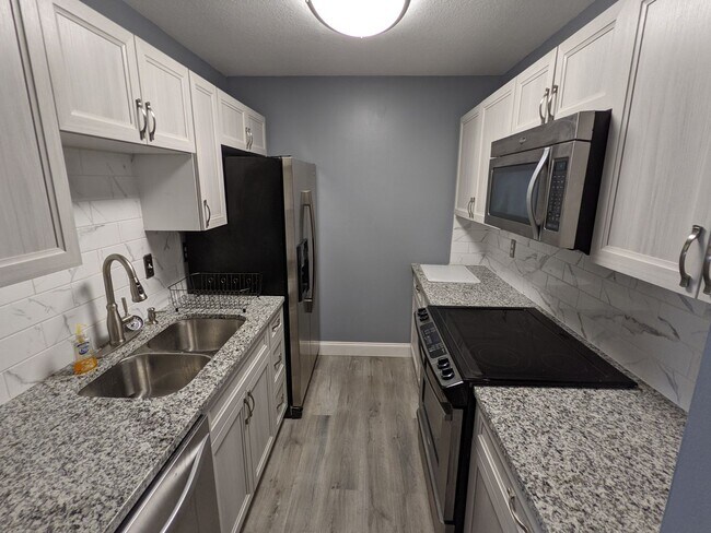 Building Photo - Ground Floor 2/2 in Pool Complex