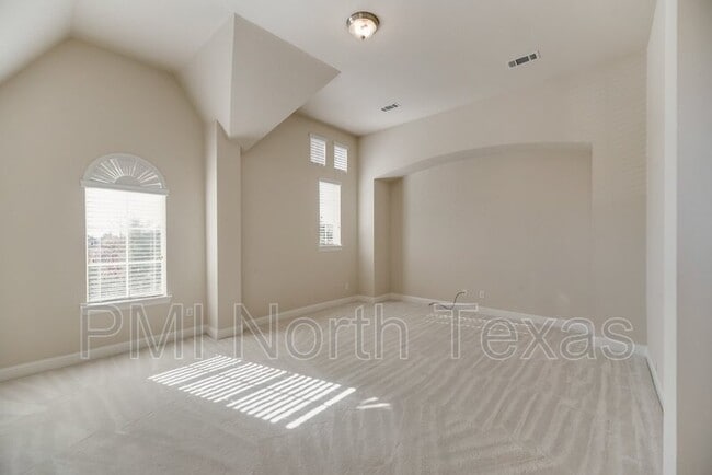 Building Photo - 9716 Lance Dr