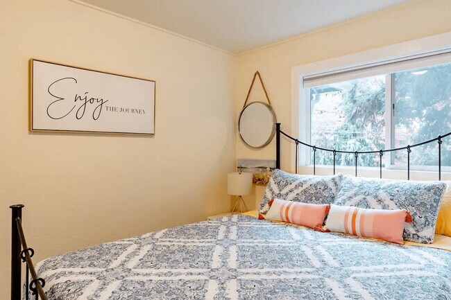 Building Photo - 756 N 76th St