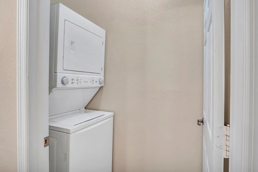 Building Photo - 3176 Feltrim Pl