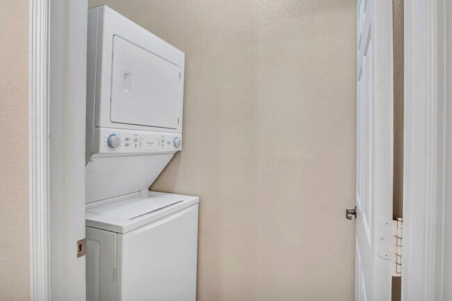 Building Photo - 3176 Feltrim Pl