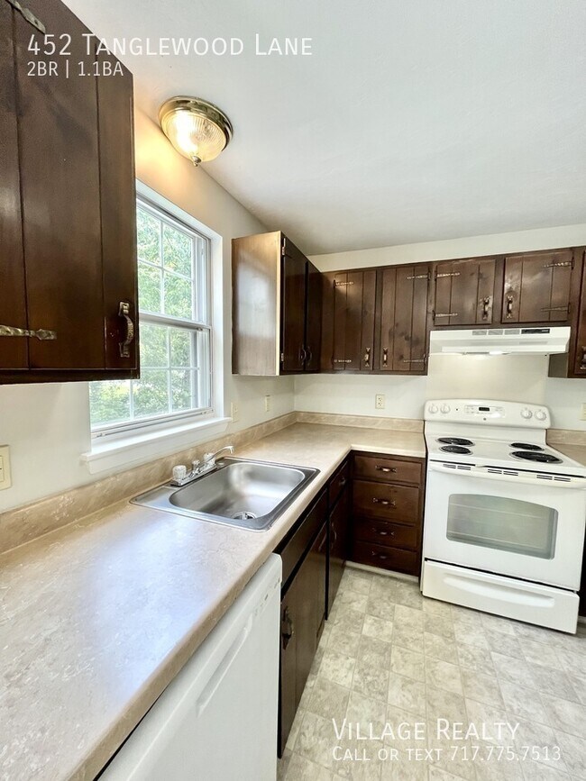 Building Photo - 452 Tanglewood Ln