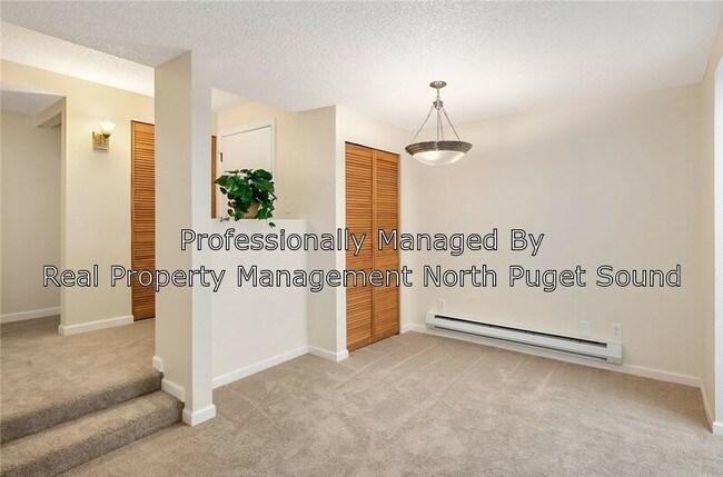 Building Photo - 4717 W Lake Sammamish Pkwy SE